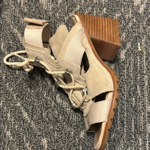 Sorel Beige Lace-Up Women's heels sandals. Velcro ankle closure.Adjustable width - Picture 12 of 16